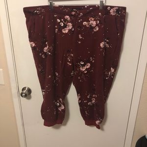Maroon floral capri leggings